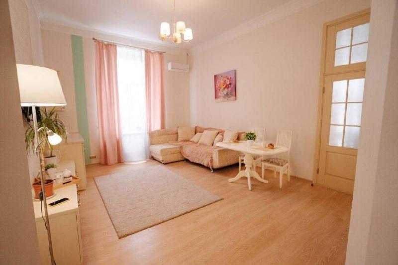 Apartment On Sumskaya 46 "Central Residence" Kharkov Ngoại thất bức ảnh