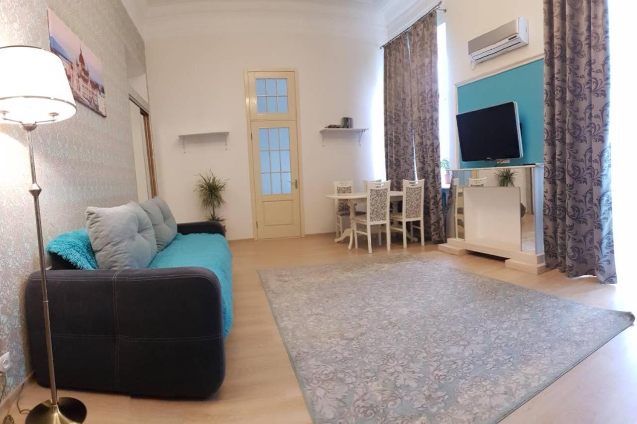 Apartment On Sumskaya 46 "Central Residence" Kharkov Ngoại thất bức ảnh